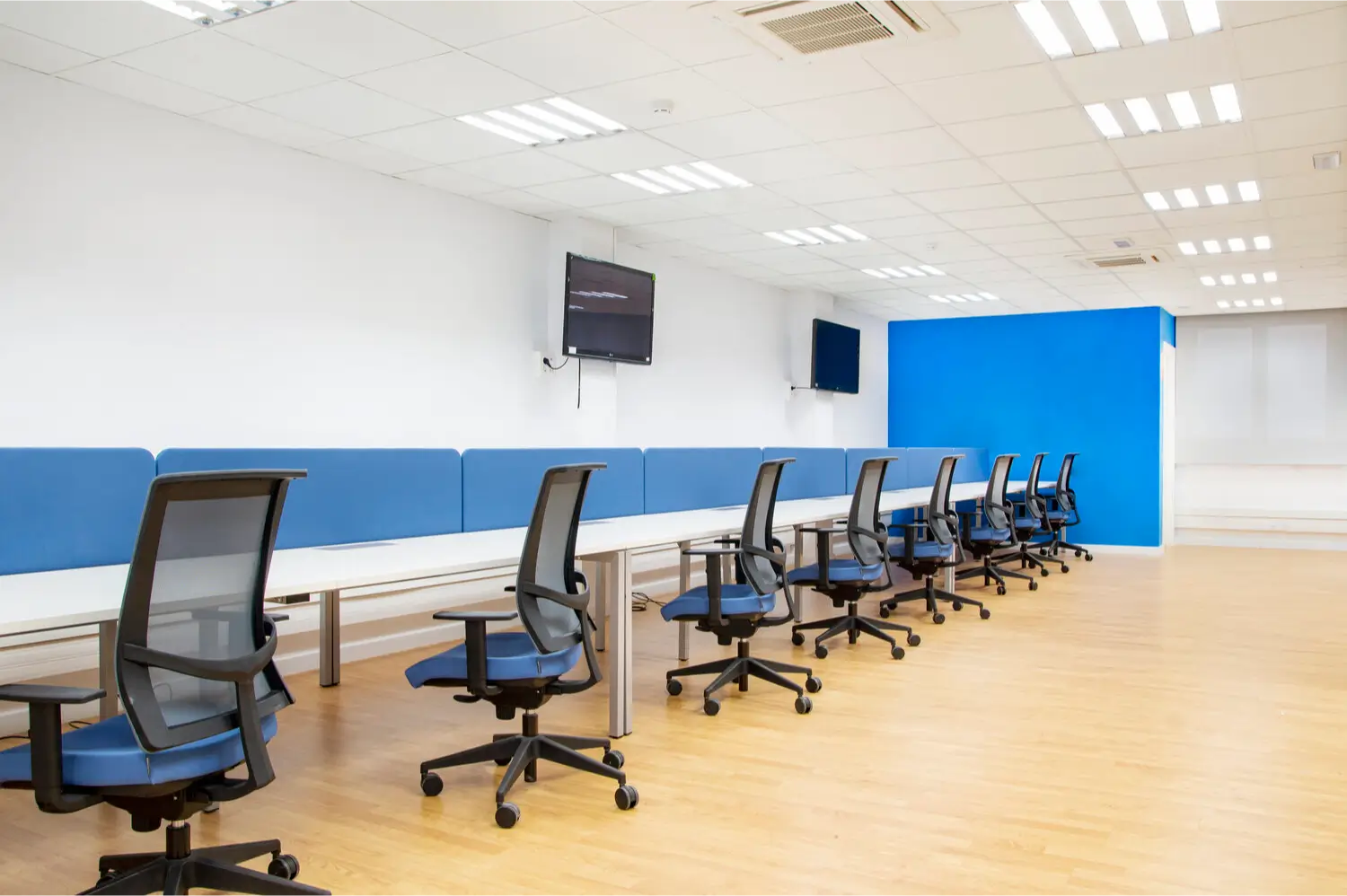 Sillas ergonómicas: Beneficios para la salud y productividad en el trabajo